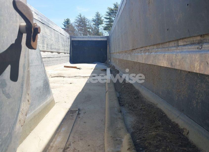 Photo 6 of 2018 East Manufacturing DUMP TRAILER (VIN 1E1F9P288JR062290)