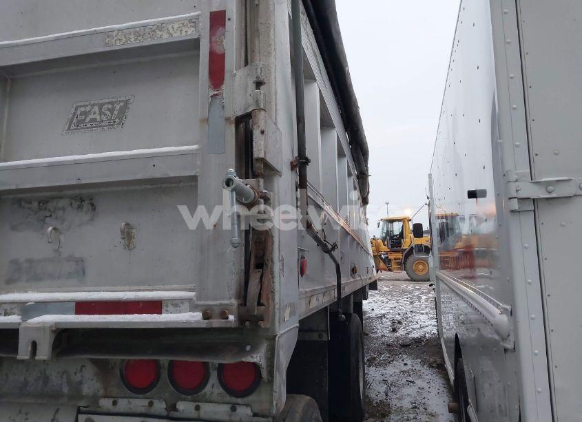 Photo 4 of 1997 East Manufacturing EAST MANUFACTURING (VIN 1E1F9U289VRG21479)