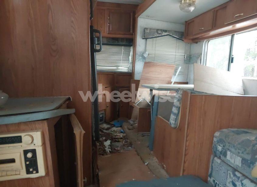 Photo 8 of 2000 Fleetwood Terravac (VIN 1EA5J2720Y4087069)