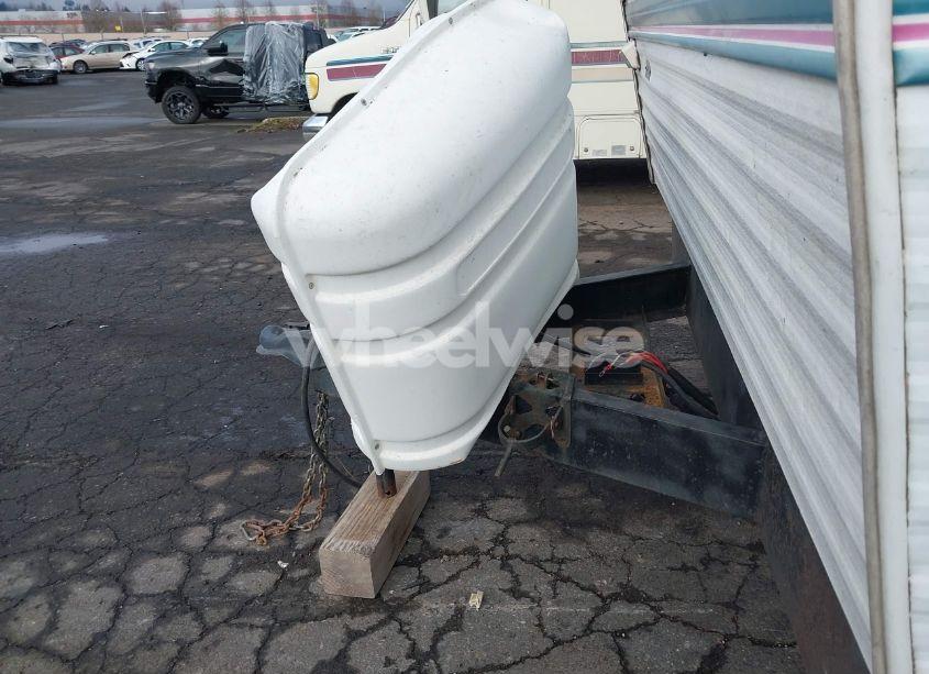 Photo 7 of 1999 Fleetwood Prowler LS SERIES M-26H (VIN 1EC1H262XX2468585)