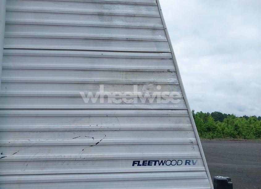 Photo 6 of 2001 Fleetwood Prowler (VIN 1EC1J242215337793)