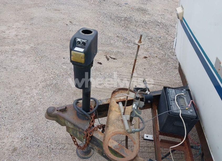 Photo 10 of 1997 Fleetwood 30ft TRAVEL TRAILER (VIN 1EC1L3024V4070299)