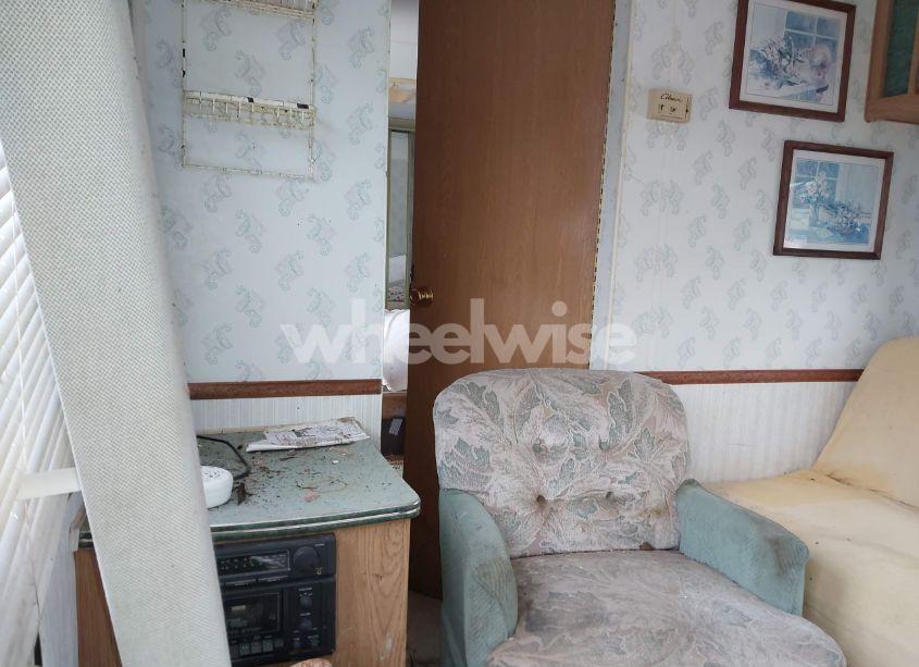 Photo 14 of 1997 Fleetwood 30ft TRAVEL TRAILER (VIN 1EC1L3024V4070299)