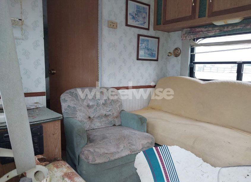 Photo 5 of 1997 Fleetwood 30ft TRAVEL TRAILER (VIN 1EC1L3024V4070299)