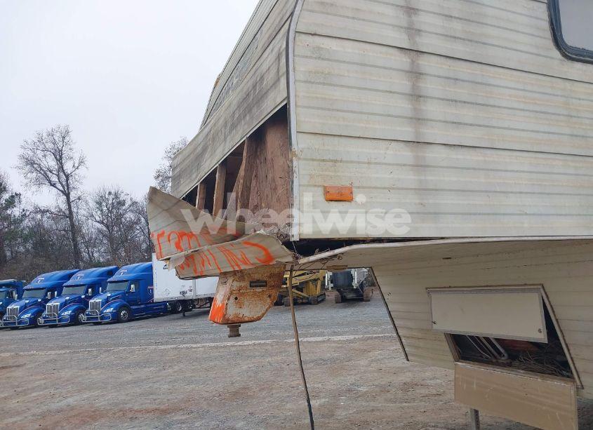 Photo 11 of 1992 Fleetwood Prowler (VIN 1EC5X3027N2864277)