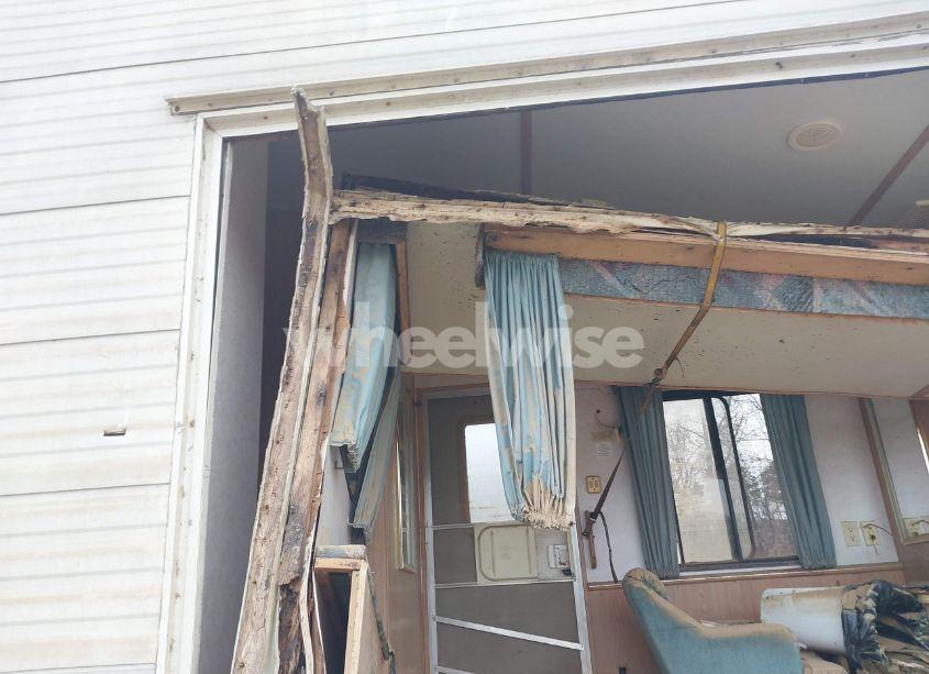 Photo 14 of 1992 Fleetwood Prowler (VIN 1EC5X3027N2864277)