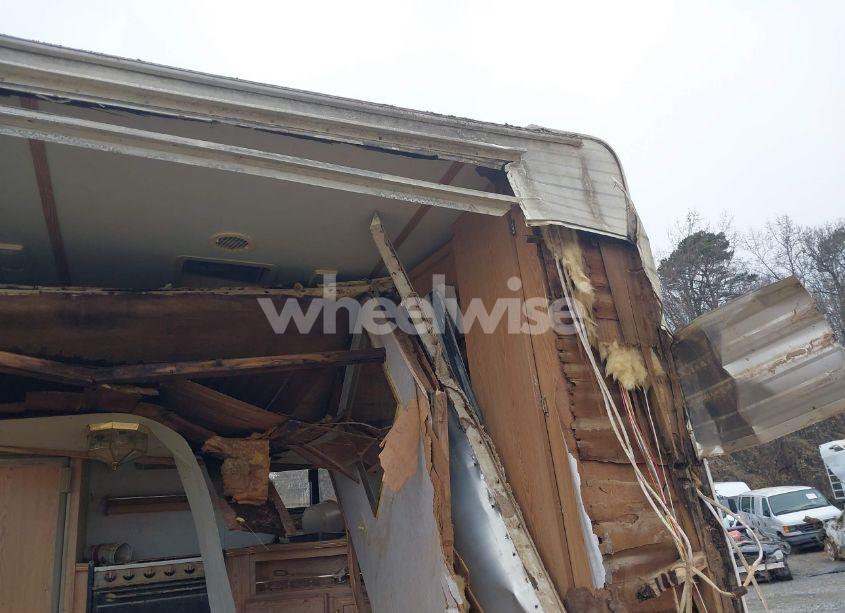 Photo 15 of 1992 Fleetwood Prowler (VIN 1EC5X3027N2864277)