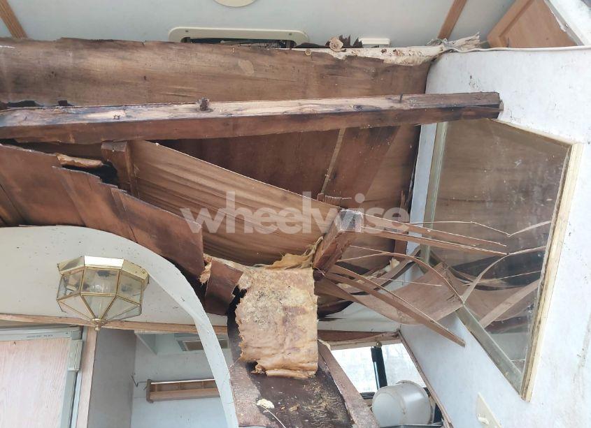 Photo 18 of 1992 Fleetwood Prowler (VIN 1EC5X3027N2864277)