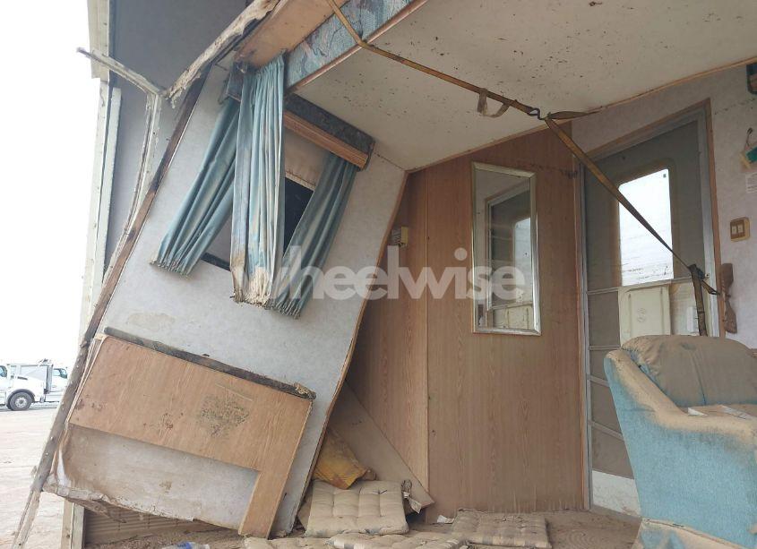 Photo 5 of 1992 Fleetwood Prowler (VIN 1EC5X3027N2864277)