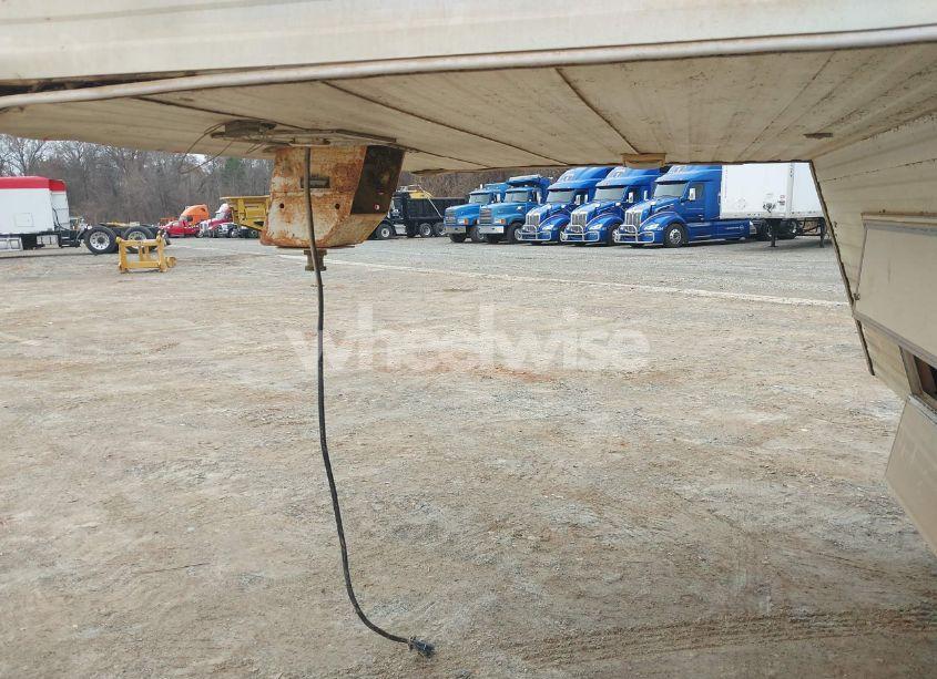 Photo 7 of 1992 Fleetwood Prowler (VIN 1EC5X3027N2864277)