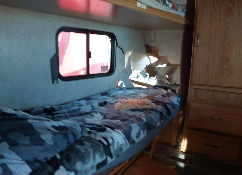 Photo 15 of 2005 Fleetwood Wilderness (VIN 1ED1B392055341080)