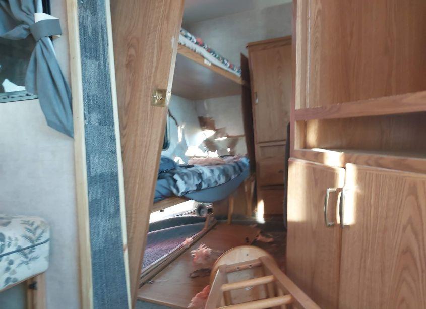 Photo 5 of 2005 Fleetwood Wilderness (VIN 1ED1B392055341080)