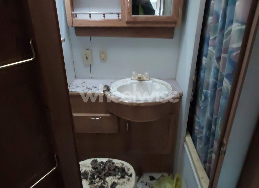 Photo 10 of 1993 Fleetwood Wilderness (VIN 1ED1S2923P4248489)