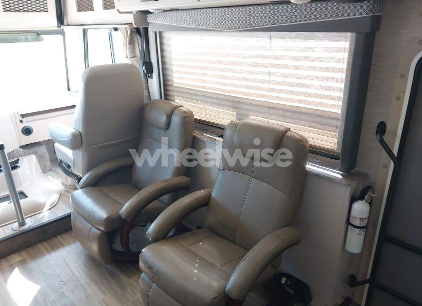 Photo 17 of 2020 Ford F53 N/A (VIN 1F64F5DN8L0A17011)