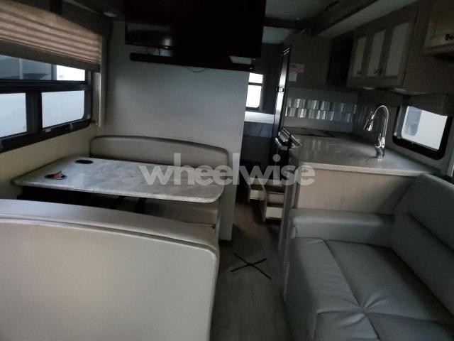 Photo 4 of 2019 FORD F53 N/A (VIN 1F65F5DY0K0A23933)