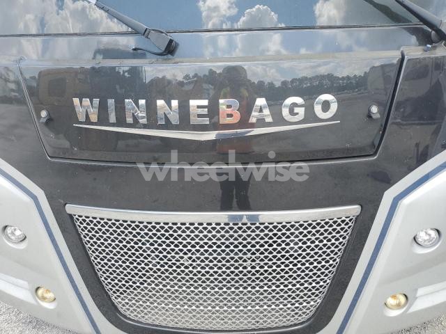 Photo 6 of 2020 WINNEBAGO ADVENTURER 30T N/A (VIN 1F65F5DY7K0A18504)
