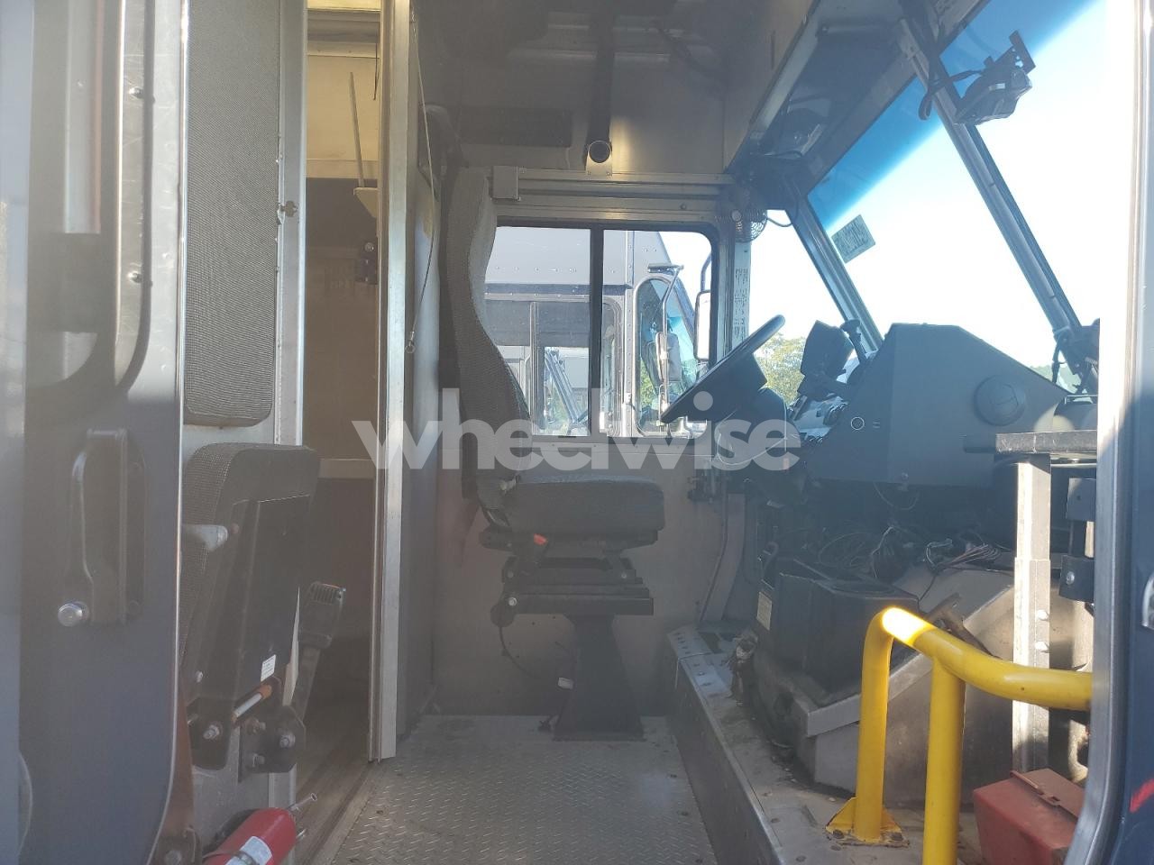 Photo 11 of 2020 FORD F59 (VIN 1F65F5KN0L0A01912)