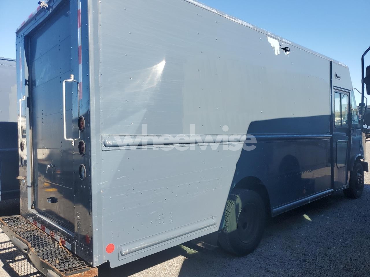 Photo 3 of 2020 FORD F59 (VIN 1F65F5KN0L0A01912)