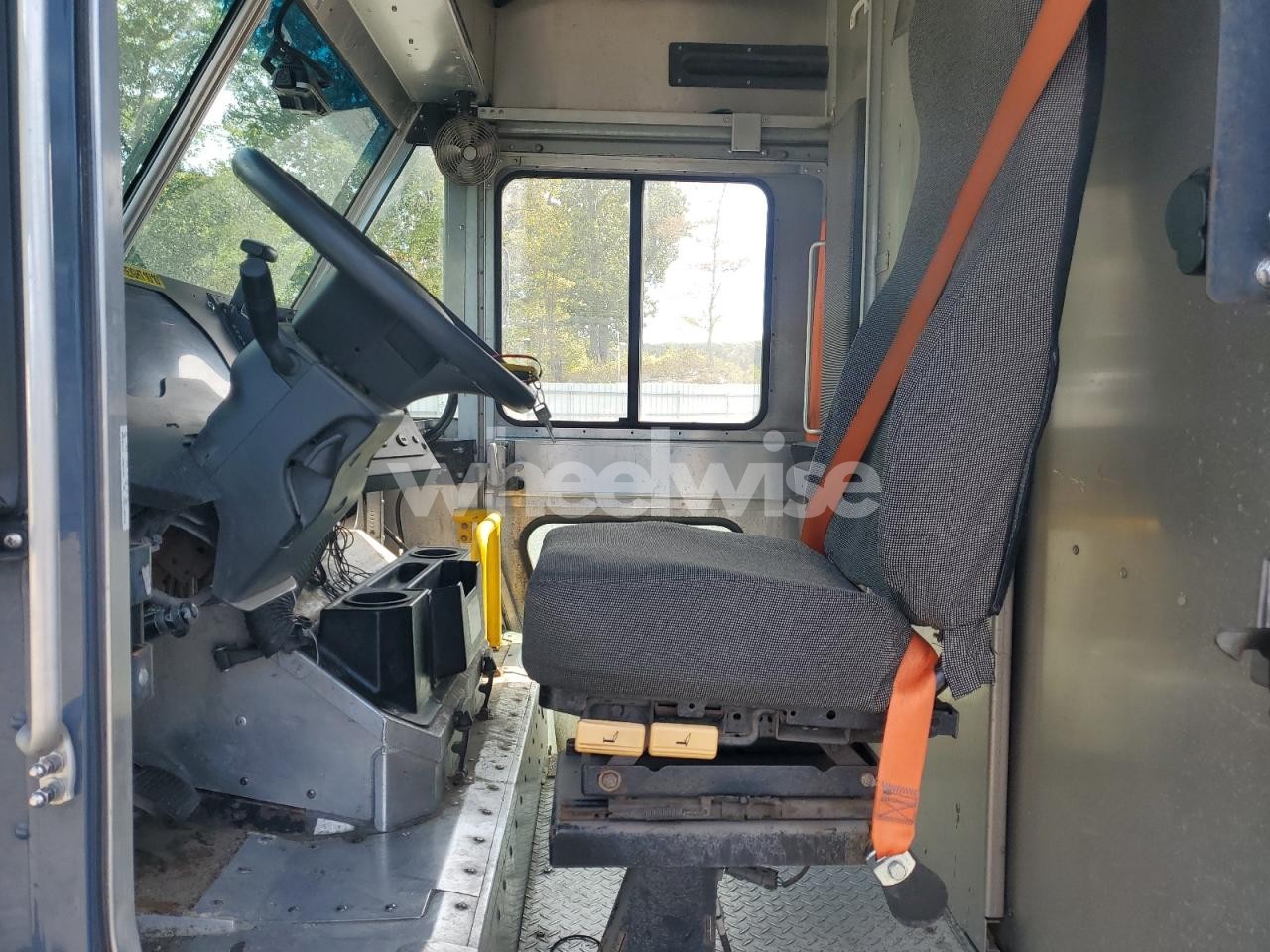 Photo 7 of 2020 FORD F59 DELIVERY VAN (VIN 1F65F5KN0L0A06267)