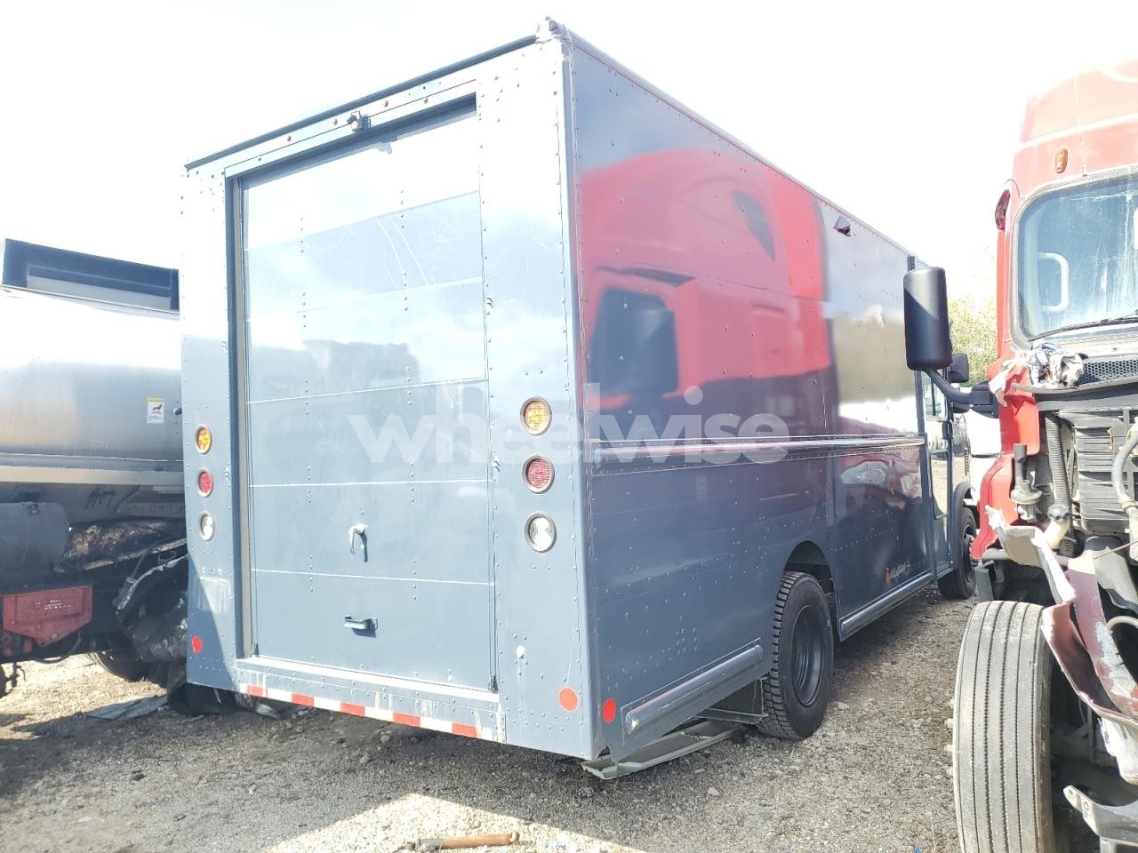 Photo 3 of 2020 FORD F59 (VIN 1F65F5KN1L0A10487)