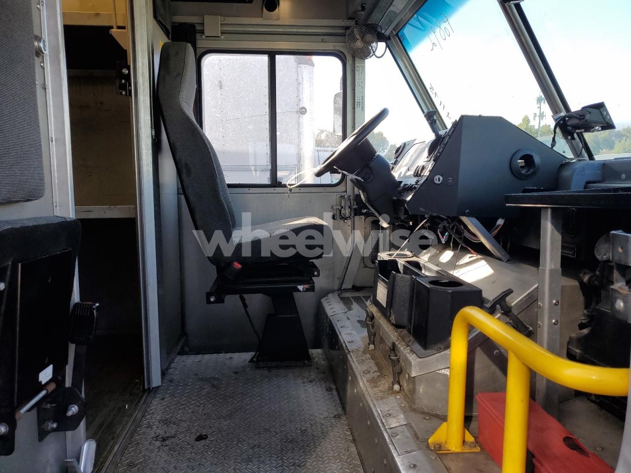 Photo 11 of 2020 FORD F59 (VIN 1F65F5KN3L0A01998)