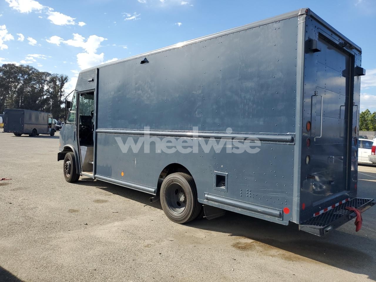 Photo 2 of 2020 FORD F59 (VIN 1F65F5KN3L0A08501)