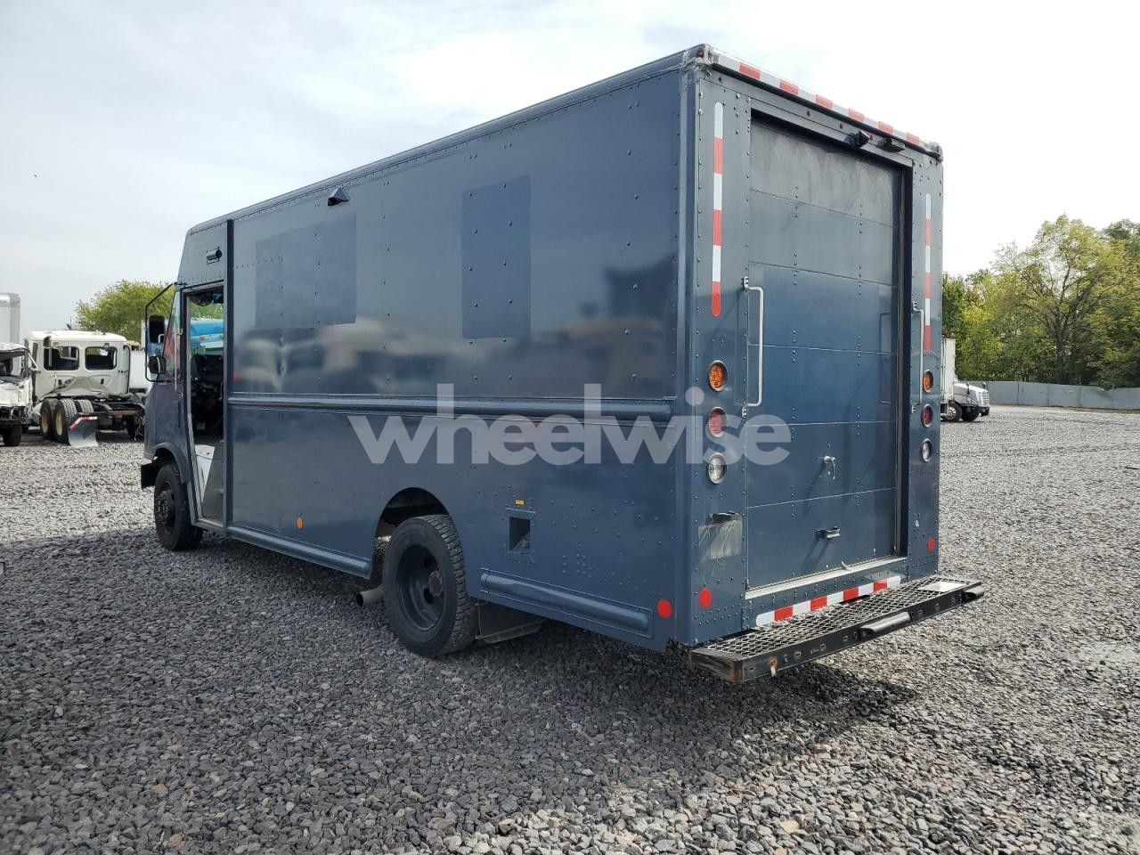 Photo 2 of 2020 FORD F59 (VIN 1F65F5KN6L0A03826)
