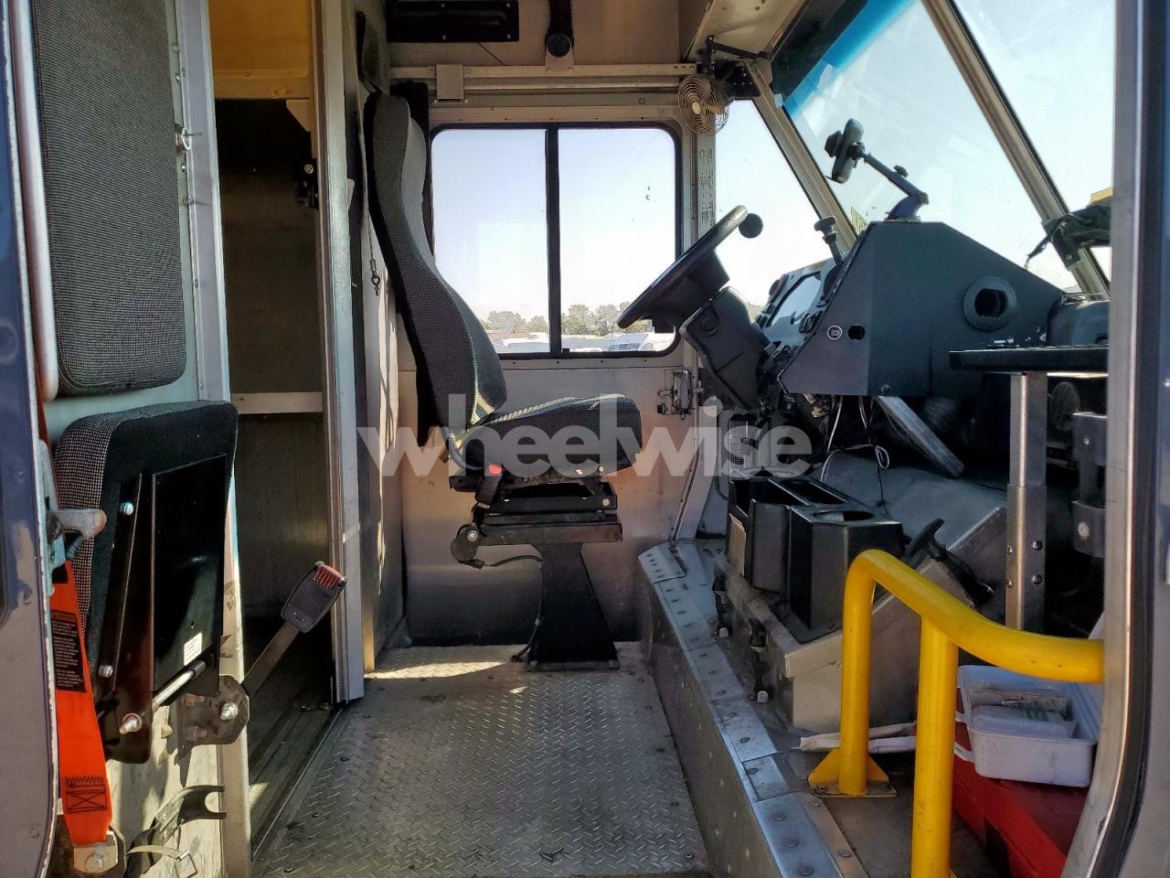 Photo 11 of 2020 FORD F59 (VIN 1F65F5KN8L0A03696)