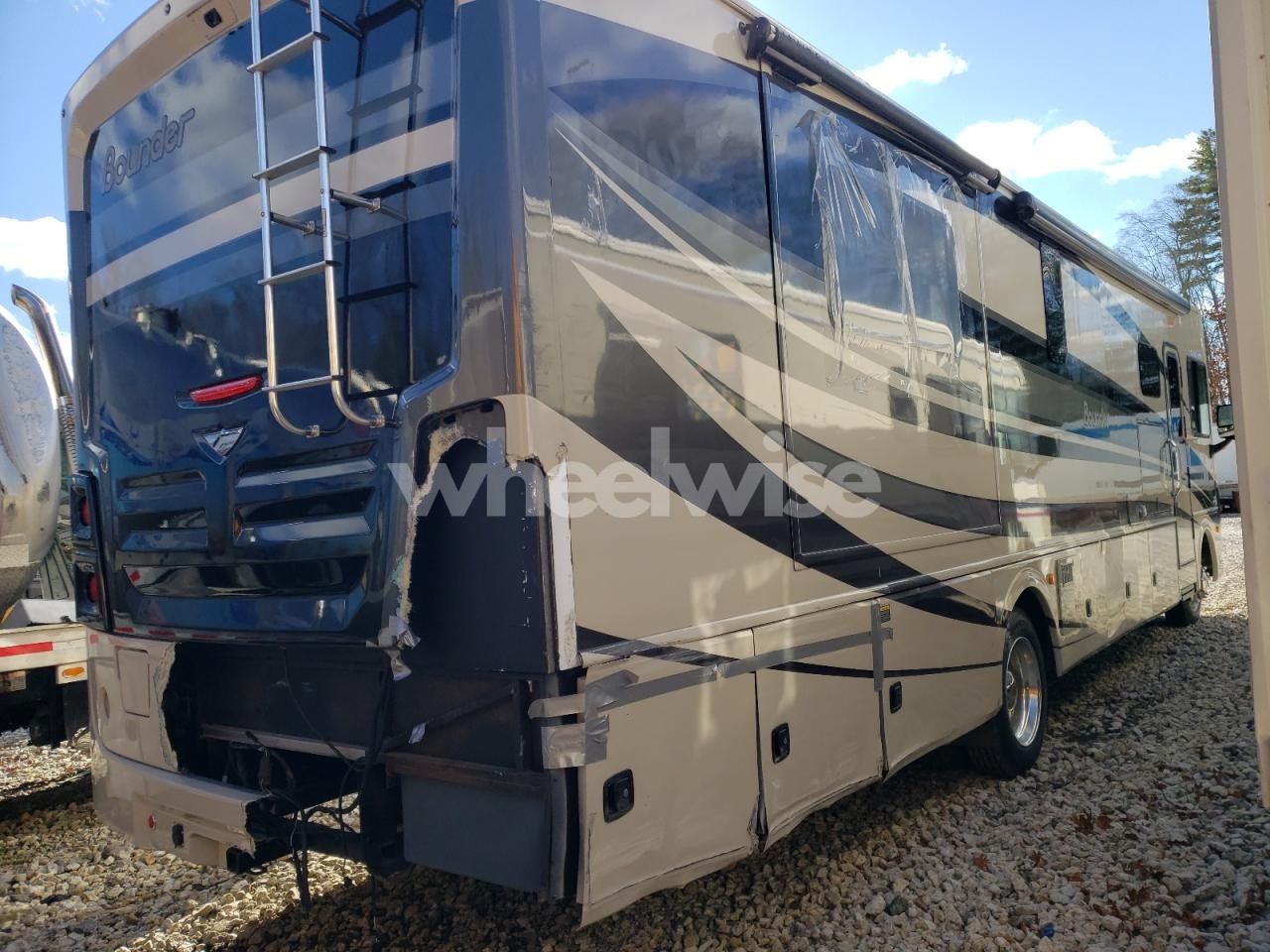 Photo 4 of 2016 FORD F53 (VIN 1F66F5DY4F0A08541)