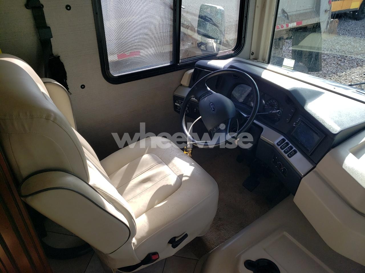 Photo 5 of 2016 FORD F53 (VIN 1F66F5DY4F0A08541)