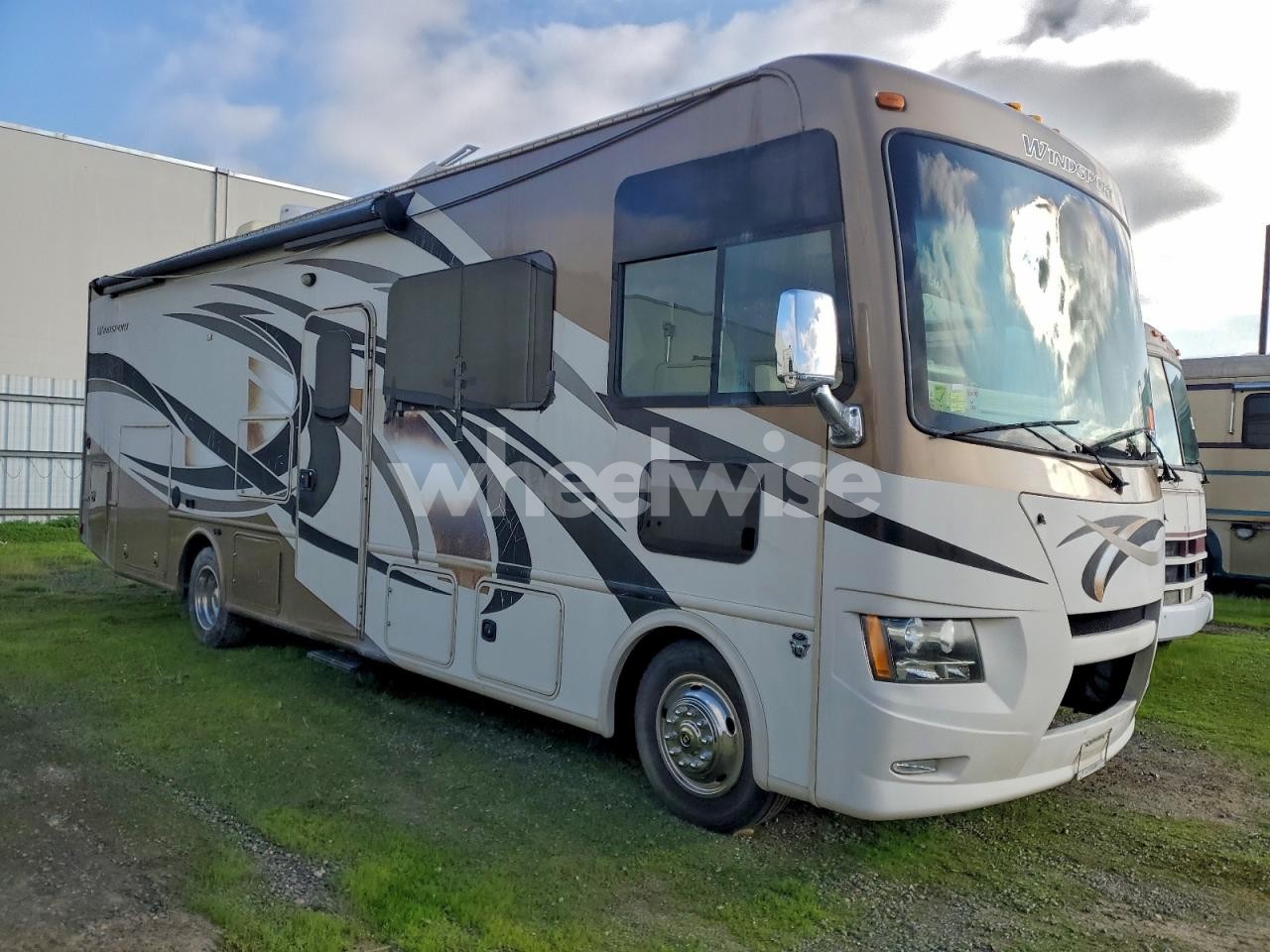 2016 THRC F53 - RV (VIN 1F66F5DY9F0A09443) main photo