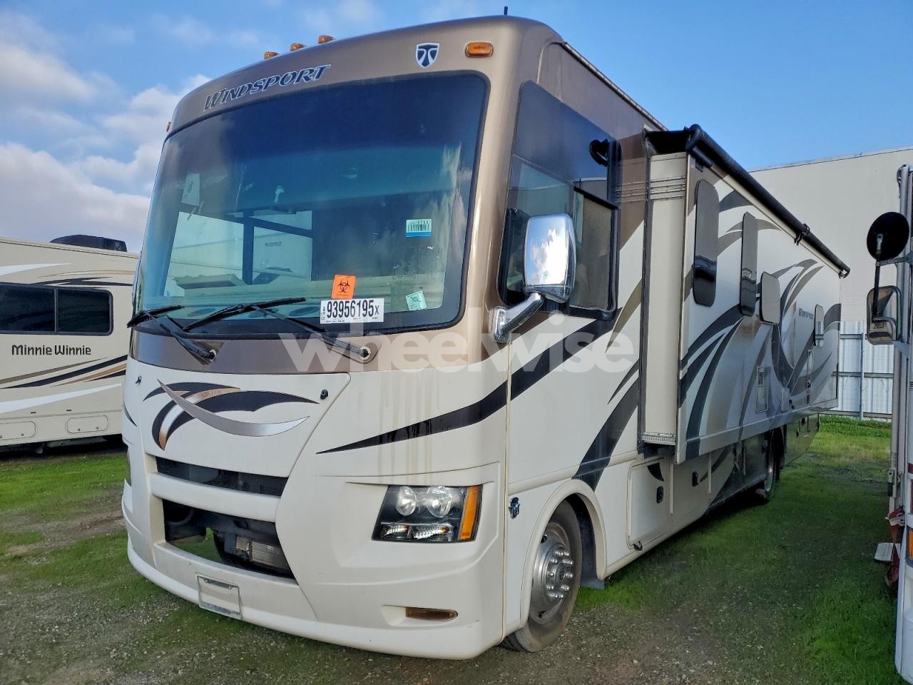 Photo 2 of 2016 THRC F53 - RV (VIN 1F66F5DY9F0A09443)