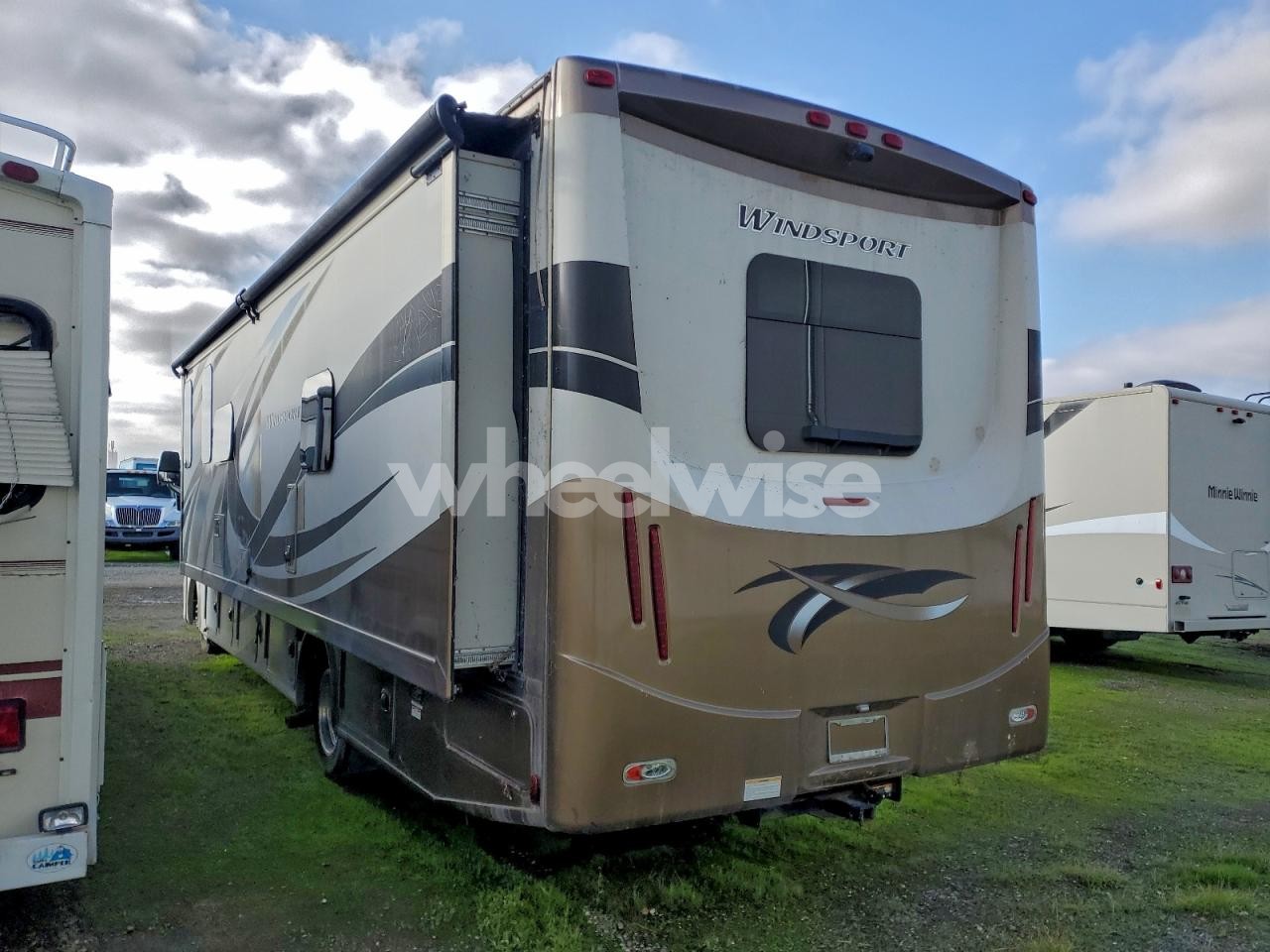Photo 3 of 2016 THRC F53 - RV (VIN 1F66F5DY9F0A09443)