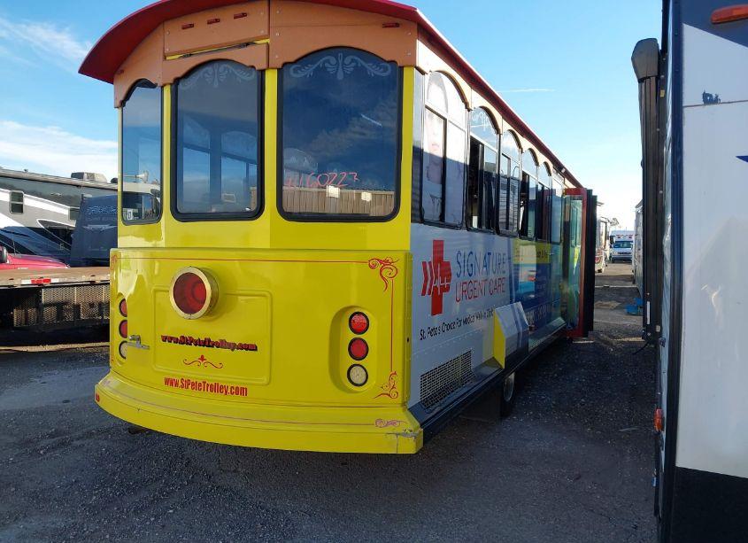 Photo 4 of 2017 Ford F53 N/A (VIN 1F66F5DYXH0A10653)