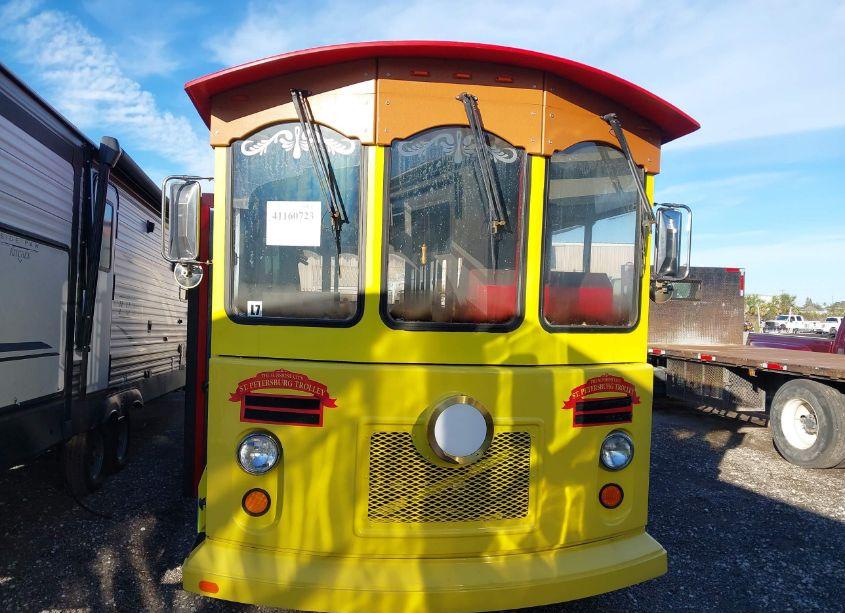 Photo 6 of 2017 Ford F53 N/A (VIN 1F66F5DYXH0A10653)