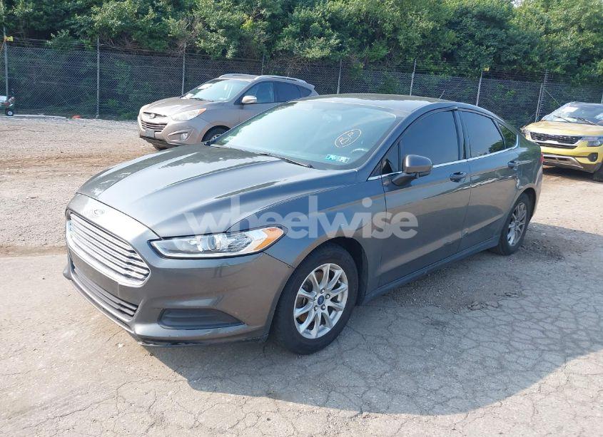 Photo 2 of 2015 Ford Fusion S (VIN 1FA6P0G70F5114820)