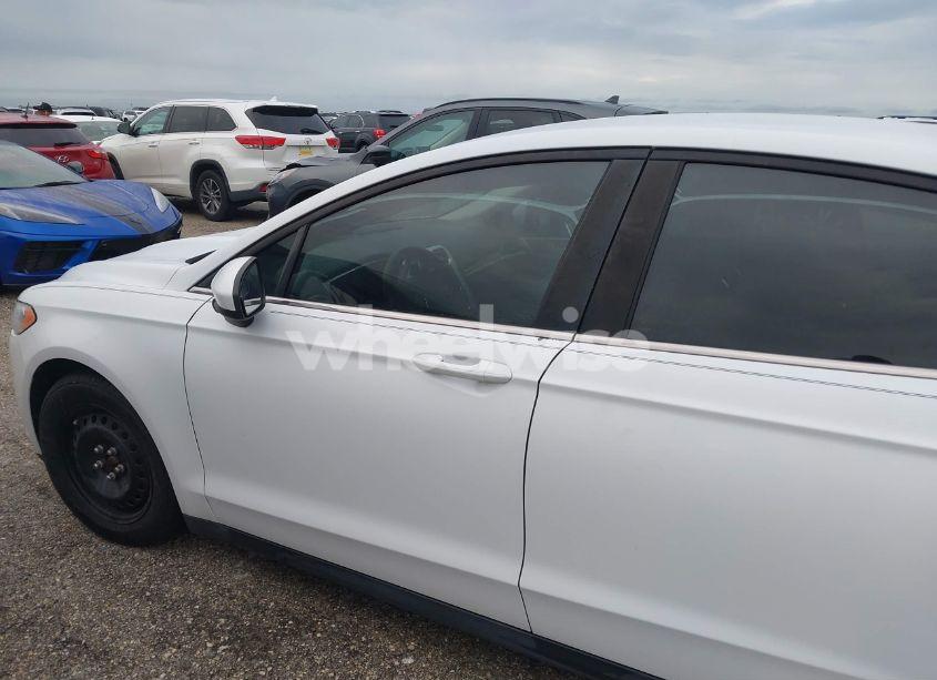 Photo 14 of 2014 Ford Fusion S (VIN 1FA6P0G71E5372312)