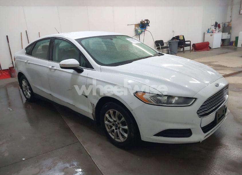 2015 Ford Fusion S (VIN 1FA6P0G71F5129035) main photo