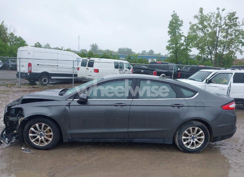 Photo 14 of 2015 Ford Fusion S (VIN 1FA6P0G71F5129553)