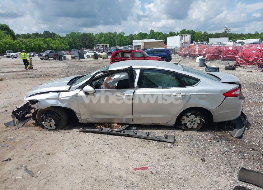 Photo 15 of 2014 Ford Fusion S (VIN 1FA6P0G73E5383635)