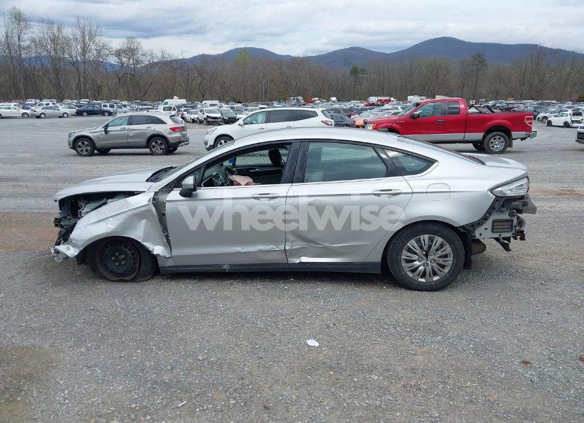 Photo 15 of 2014 Ford Fusion S (VIN 1FA6P0G74E5381456)