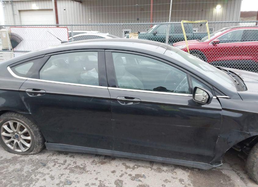 Photo 13 of 2015 Ford Fusion S (VIN 1FA6P0G74F5111161)