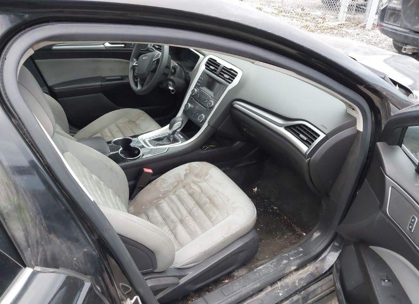 Photo 5 of 2015 Ford Fusion S (VIN 1FA6P0G74F5111161)