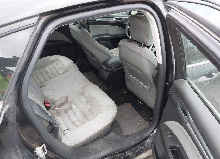 Photo 8 of 2015 Ford Fusion S (VIN 1FA6P0G74F5111161)