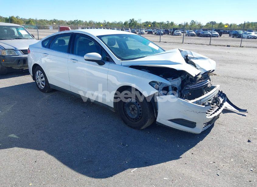 2014 Ford Fusion S (VIN 1FA6P0G75E5363886) main photo