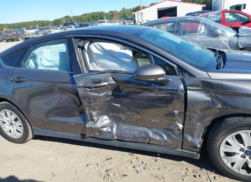 Photo 13 of 2014 Ford Fusion S (VIN 1FA6P0G75E5370062)