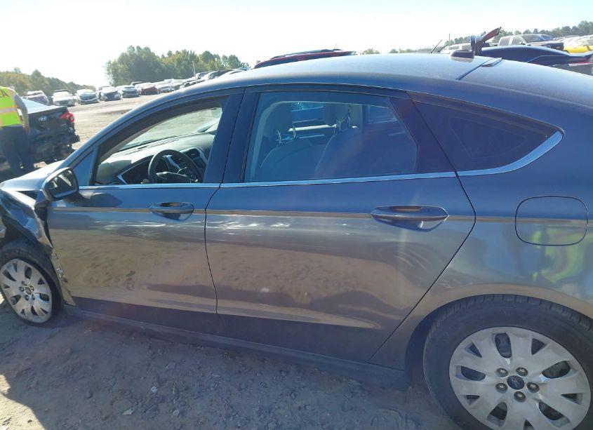 Photo 14 of 2014 Ford Fusion S (VIN 1FA6P0G75E5370062)