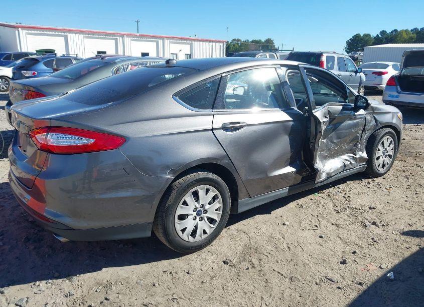 Photo 4 of 2014 Ford Fusion S (VIN 1FA6P0G75E5370062)