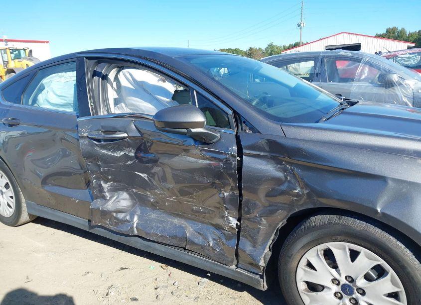 Photo 6 of 2014 Ford Fusion S (VIN 1FA6P0G75E5370062)