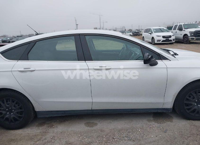 Photo 13 of 2014 Ford Fusion S (VIN 1FA6P0G75E5386701)